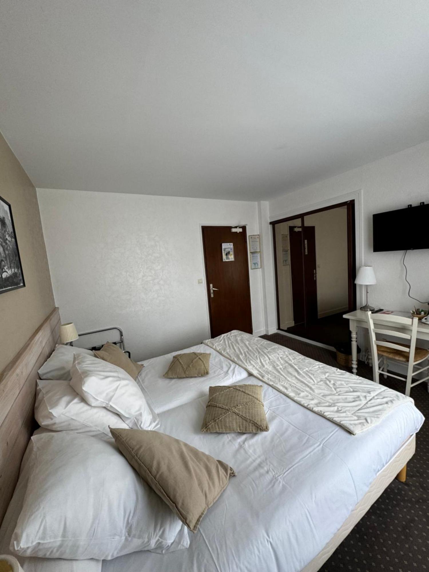 Chez-Marion Hotel Merville-Franceville-Plage Exterior foto