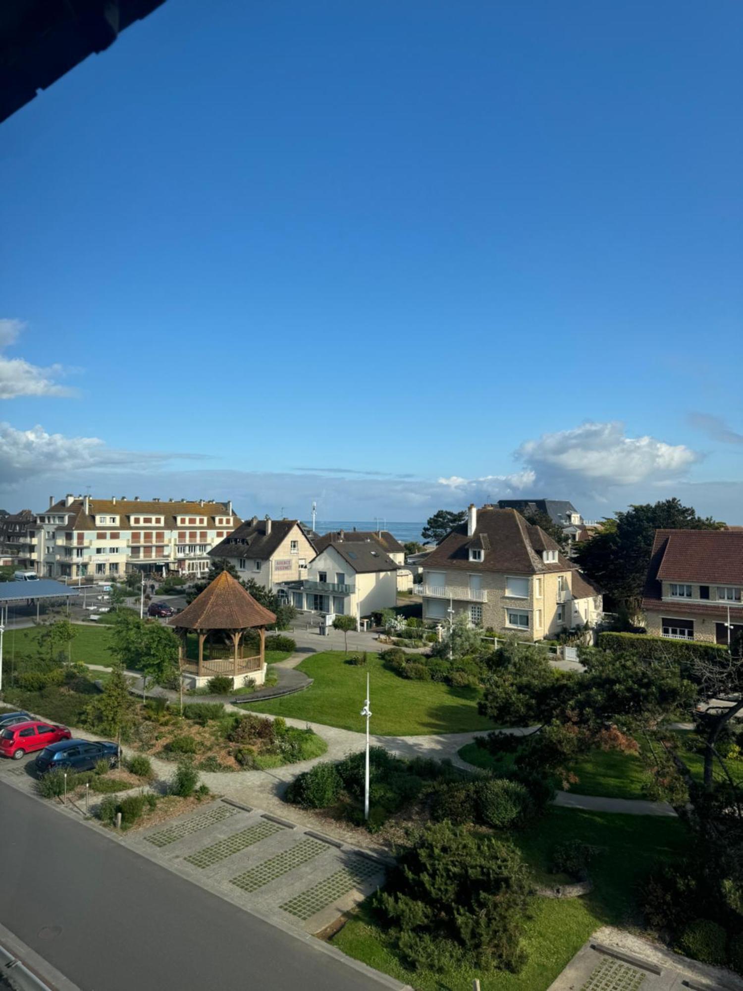 Chez-Marion Hotel Merville-Franceville-Plage Exterior foto